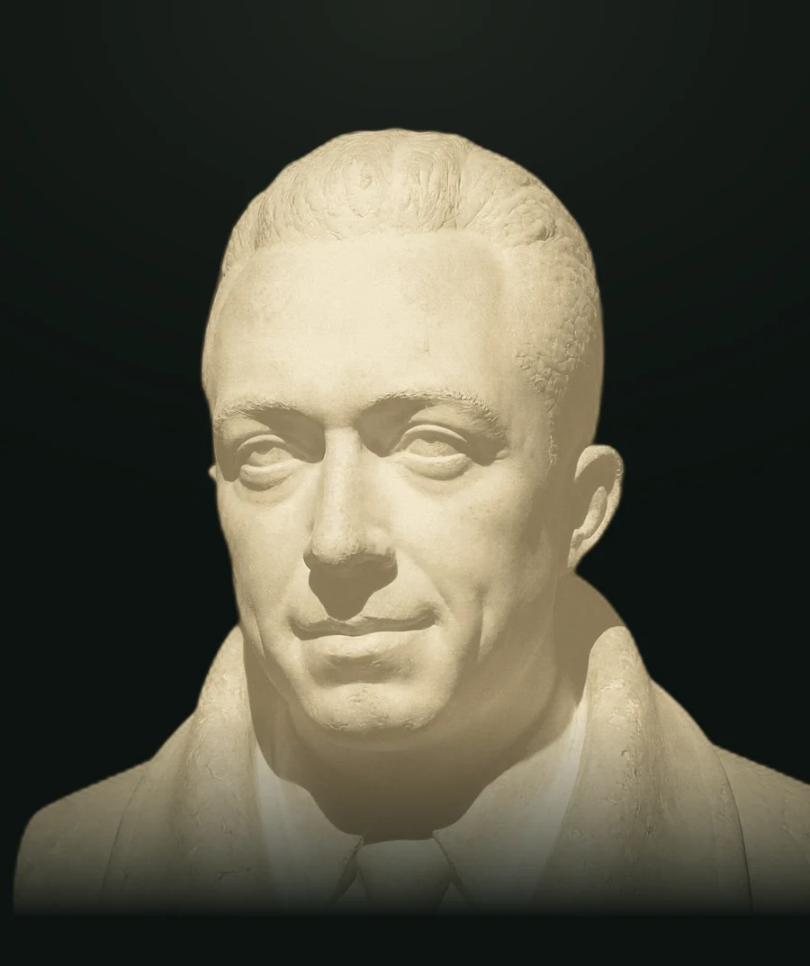 Camus, busto in pietra leccese