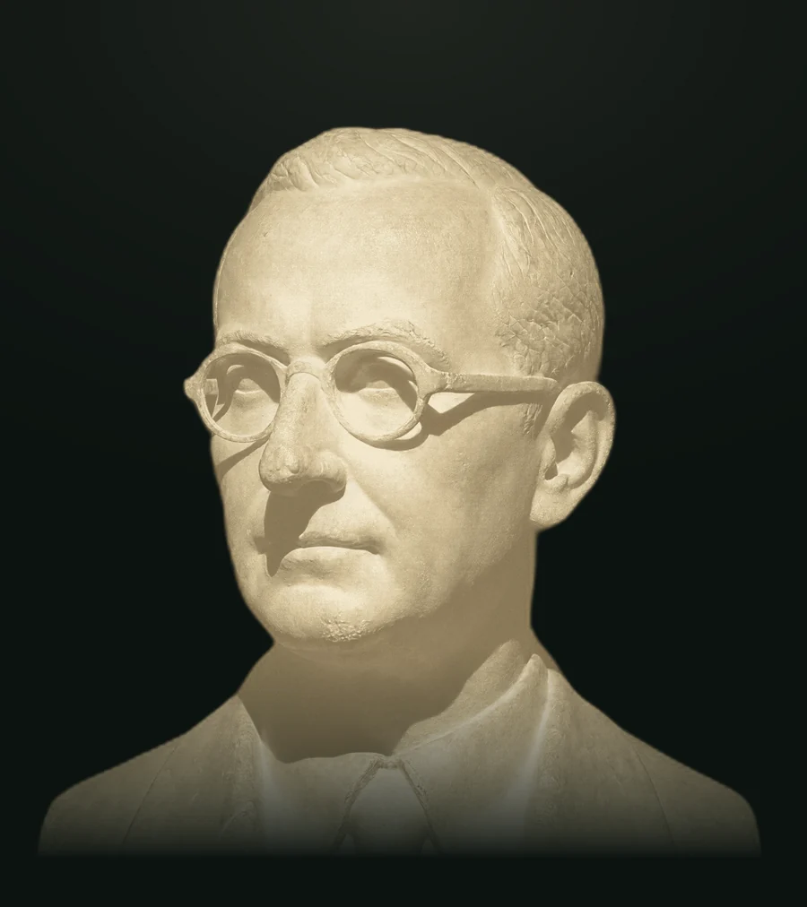 De Martino, busto in pietra leccese