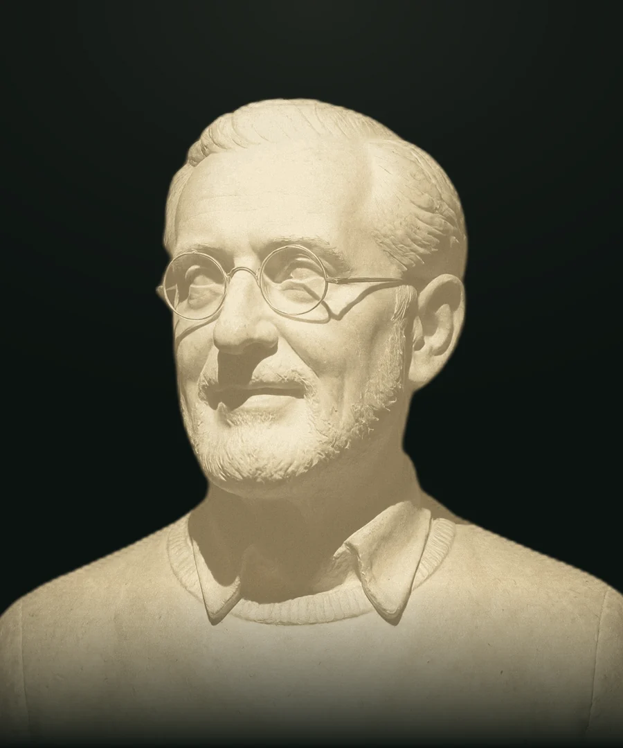 Primo Levi, busto in pietra leccese
